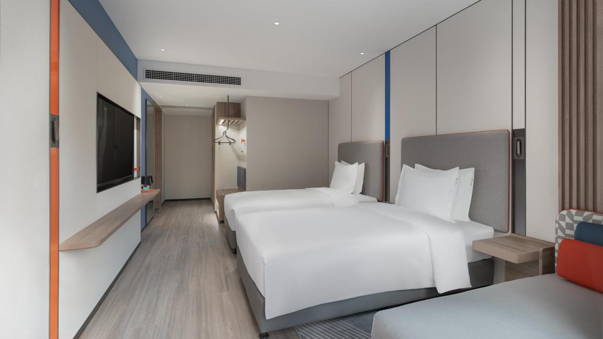 Holiday Inn Express Qingdao Shibei By Ihg Exterior photo