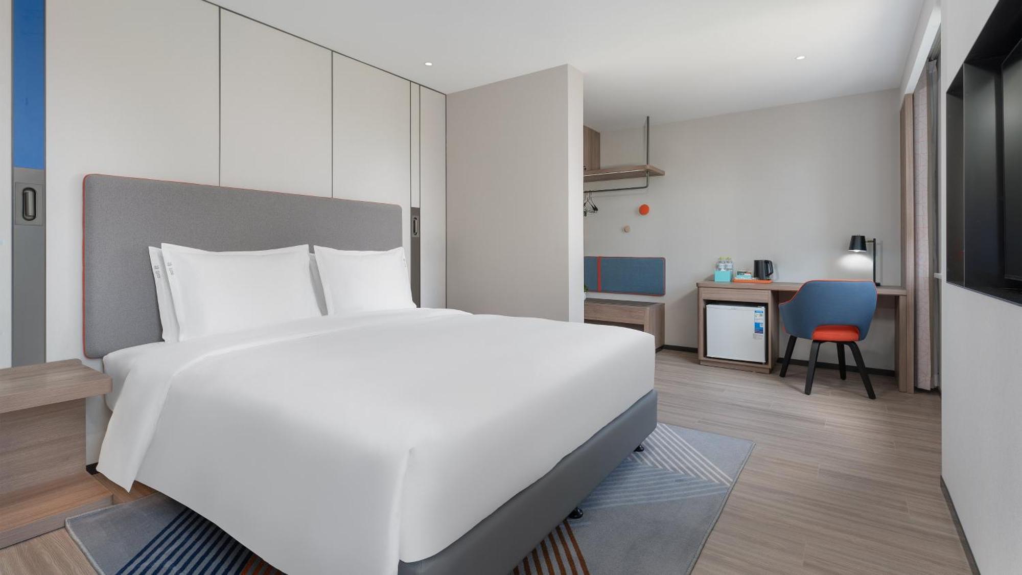 Holiday Inn Express Qingdao Shibei By Ihg Exterior photo