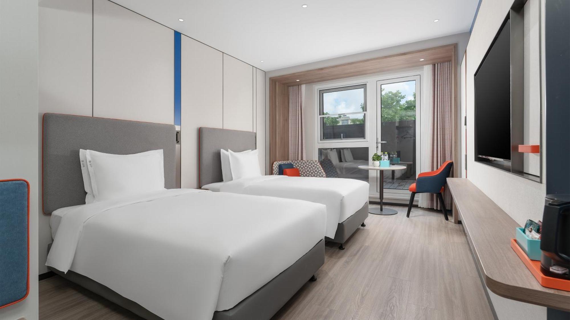 Holiday Inn Express Qingdao Shibei By Ihg Exterior photo